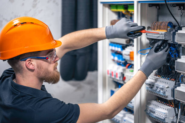 Best Best Electricians Near Me  in Leavittsburg, OH